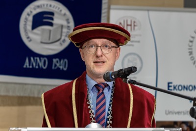 Blahoželanie čerstvým absolventom Ekonomickej univerzity v Bratislave