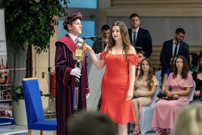 Blahoželanie čerstvým absolventom Ekonomickej univerzity v Bratislave