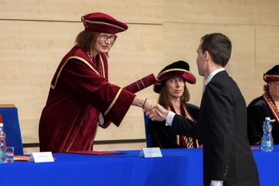 Blahoželanie čerstvým absolventom Ekonomickej univerzity v Bratislave