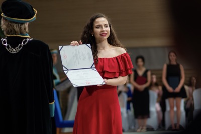 Blahoželanie čerstvým absolventom Ekonomickej univerzity v Bratislave