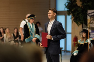 Blahoželanie čerstvým absolventom Ekonomickej univerzity v Bratislave