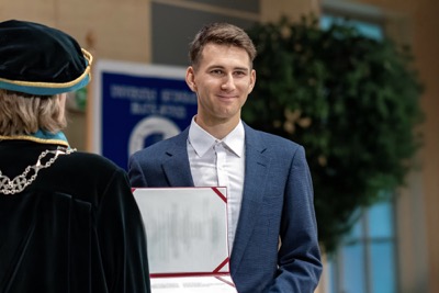 Blahoželanie čerstvým absolventom Ekonomickej univerzity v Bratislave
