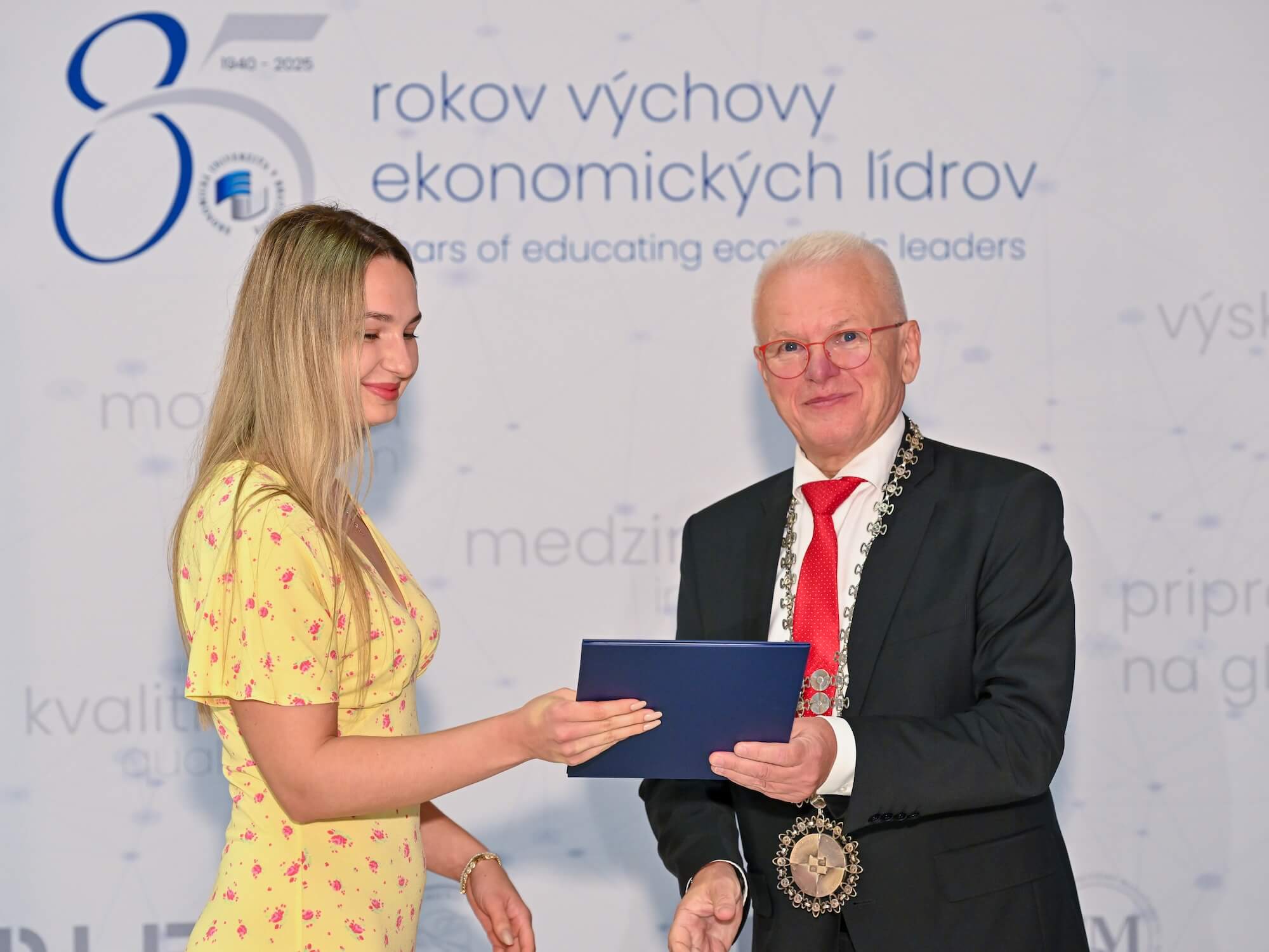 Rektor udelil Cenu EU v Bratislave za publikačnú činnosť a Cenu rektora Ekonomickej univerzity v Bratislave za ŠVOČ
