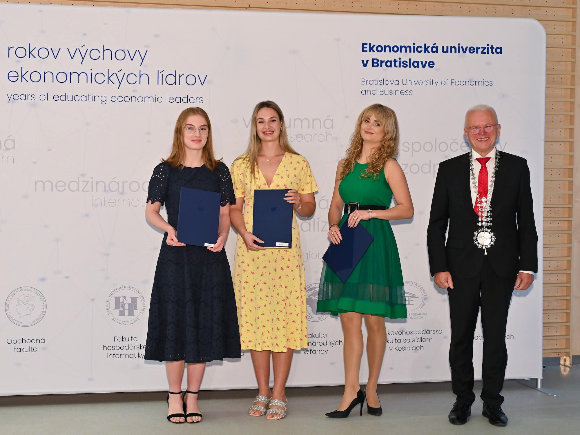 Rektor udelil Cenu EU v Bratislave za publikačnú činnosť a Cenu rektora Ekonomickej univerzity v Bratislave za ŠVOČ