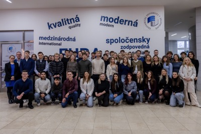 Projekt Central Europe Connect sa už po štrnásty raz zameral na prepojenie študentov ekonomických univerzít z Bratislavy, Viedne a Varšavy.