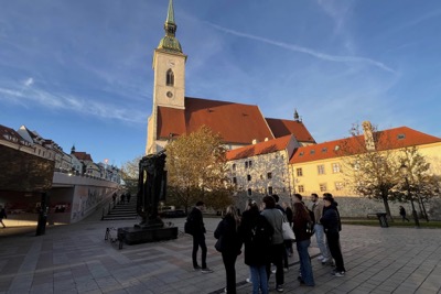 Projekt Central Europe Connect sa už po štrnásty raz zameral na prepojenie študentov ekonomických univerzít z Bratislavy, Viedne a Varšavy.