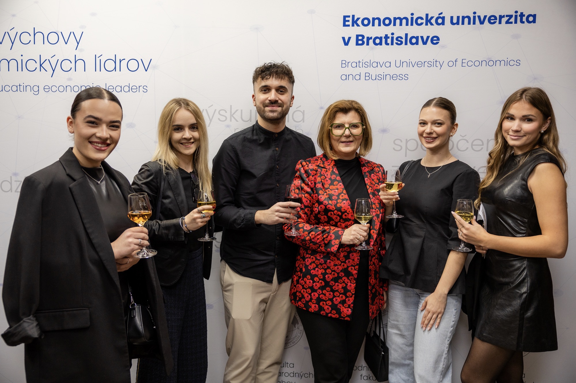 Ekonomická univerzita v Bratislave pokrstila novú publikáciu: 85-ročný príbeh EUBA