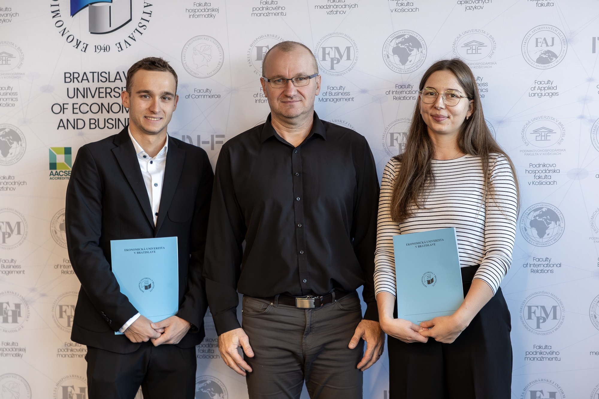 Mimoriadne štipendium najlepším študentom pri príležitosti Medzinárodného dňa študentstva