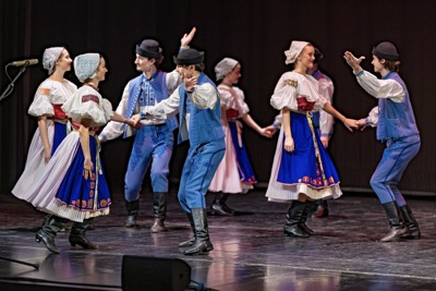 EUBA oslávila 85 rokov tradície folklórom: FS Ekonóm vystúpil v Dome kultúry Zrkadlový háj