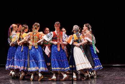 EUBA oslávila 85 rokov tradície folklórom: FS Ekonóm vystúpil v Dome kultúry Zrkadlový háj