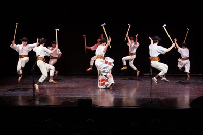 EUBA oslávila 85 rokov tradície folklórom: FS Ekonóm vystúpil v Dome kultúry Zrkadlový háj