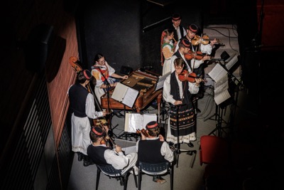 EUBA oslávila 85 rokov tradície folklórom: FS Ekonóm vystúpil v Dome kultúry Zrkadlový háj