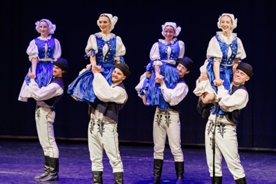 EUBA oslávila 85 rokov tradície folklórom: FS Ekonóm vystúpil v Dome kultúry Zrkadlový háj