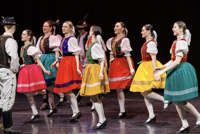 EUBA oslávila 85 rokov tradície folklórom: FS Ekonóm vystúpil v Dome kultúry Zrkadlový háj