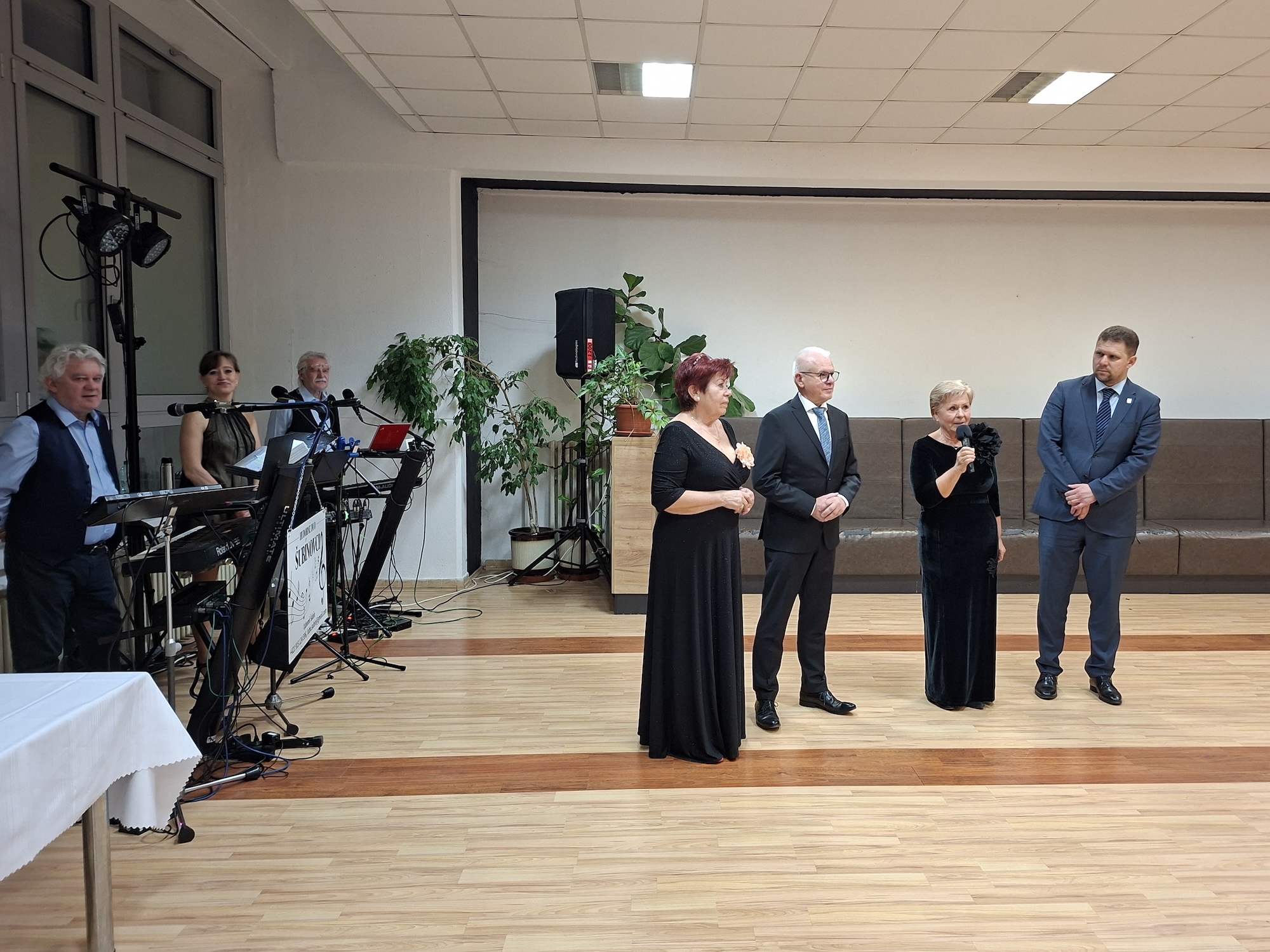 Jubilejný 5. ročník Plesu seniorov EUBA: večer plný radosti, tanca a priateľstva