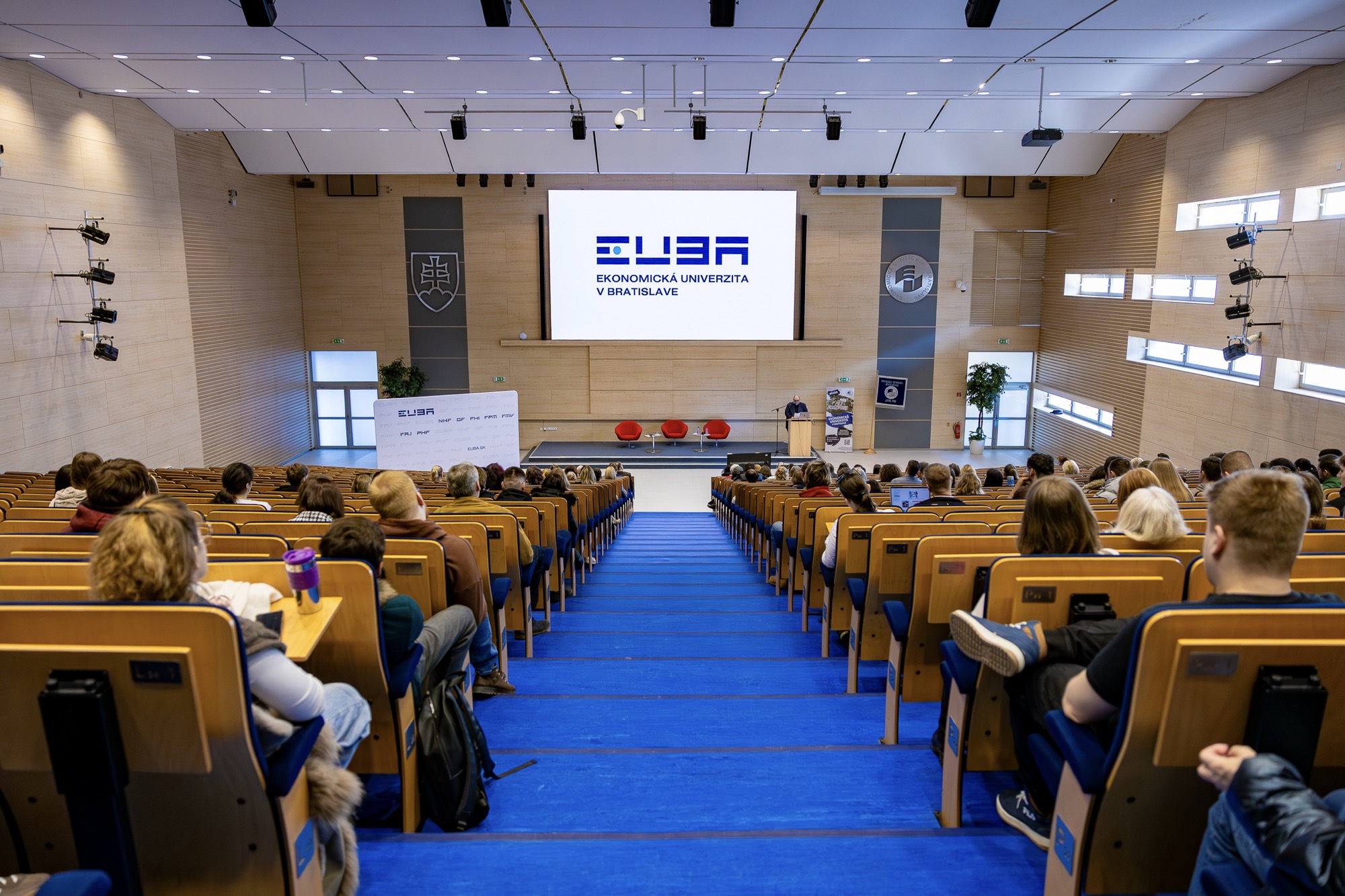 Ekonomická univerzita v Bratislave predstavila novú vizuálnu identitu