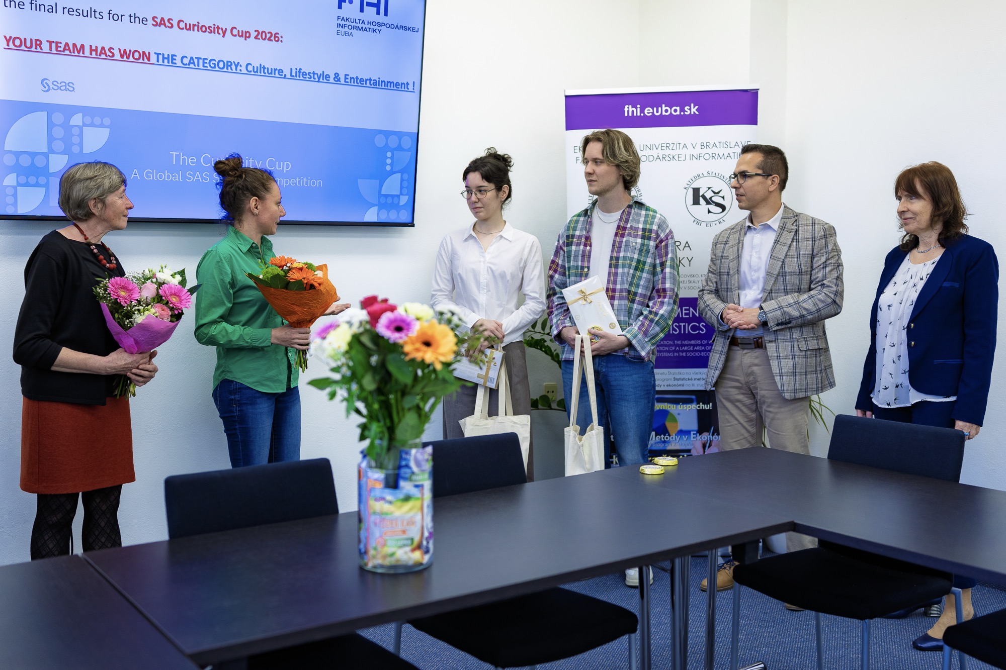 Študenti FHI EUBA triumfovali vo svetovej súťaži SAS Curiosity Cup 2026