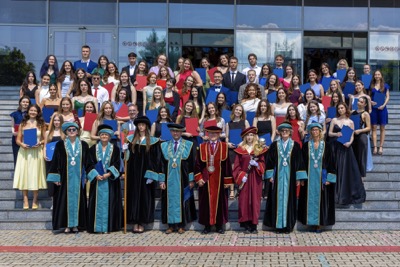 Nová kapitola sa začína. EUBA blahoželá svojim absolventkám a absolventom