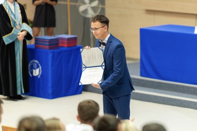 Nová kapitola sa začína. EUBA blahoželá svojim absolventkám a absolventom