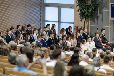 Nová kapitola sa začína. EUBA blahoželá svojim absolventkám a absolventom