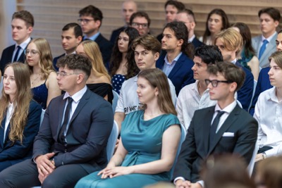 Nová kapitola sa začína. EUBA blahoželá svojim absolventkám a absolventom