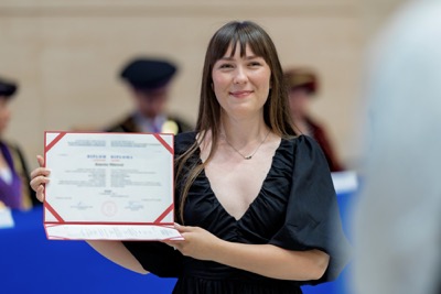 Nová kapitola sa začína. EUBA blahoželá svojim absolventkám a absolventom