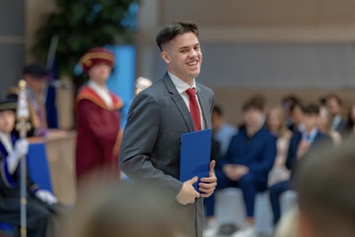 Nová kapitola sa začína. EUBA blahoželá svojim absolventkám a absolventom