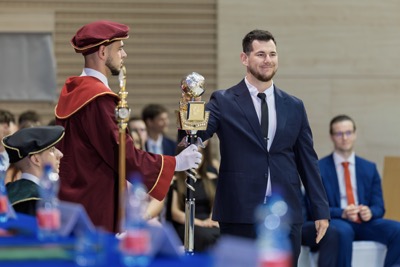Nová kapitola sa začína. EUBA blahoželá svojim absolventkám a absolventom