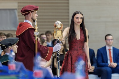 Nová kapitola sa začína. EUBA blahoželá svojim absolventkám a absolventom