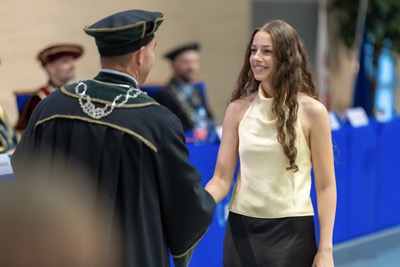 Nová kapitola sa začína. EUBA blahoželá svojim absolventkám a absolventom