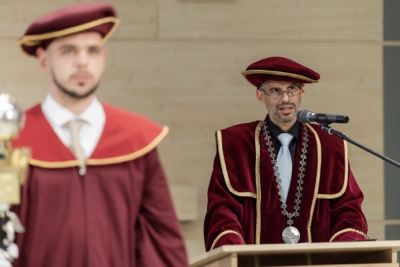 Nová kapitola sa začína. EUBA blahoželá svojim absolventkám a absolventom