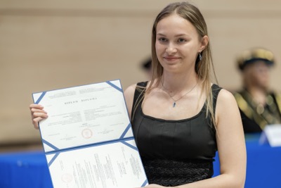 Nová kapitola sa začína. EUBA blahoželá svojim absolventkám a absolventom