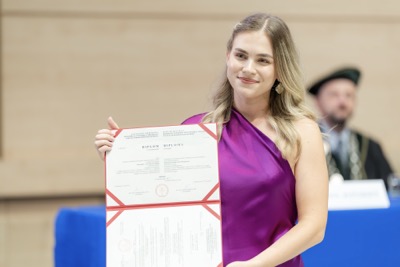 Nová kapitola sa začína. EUBA blahoželá svojim absolventkám a absolventom