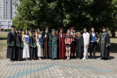 Nová kapitola sa začína. EUBA blahoželá svojim absolventkám a absolventom