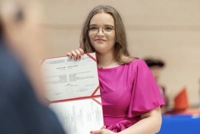 Nová kapitola sa začína. EUBA blahoželá svojim absolventkám a absolventom