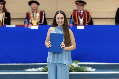 Nová kapitola sa začína. EUBA blahoželá svojim absolventkám a absolventom