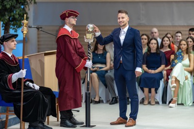 Nová kapitola sa začína. EUBA blahoželá svojim absolventkám a absolventom