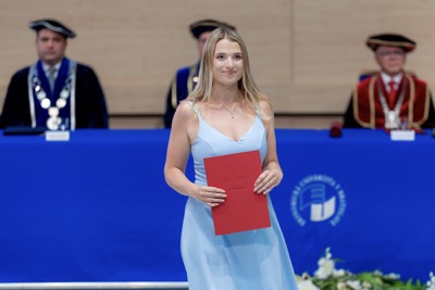 Nová kapitola sa začína. EUBA blahoželá svojim absolventkám a absolventom