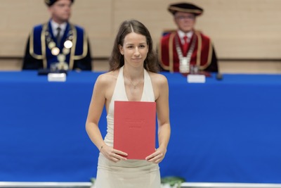 Nová kapitola sa začína. EUBA blahoželá svojim absolventkám a absolventom