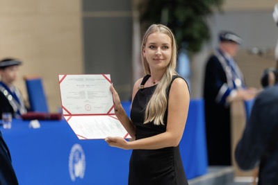 Nová kapitola sa začína. EUBA blahoželá svojim absolventkám a absolventom