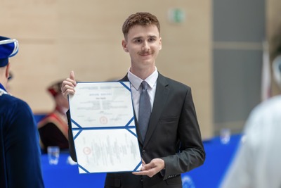 Nová kapitola sa začína. EUBA blahoželá svojim absolventkám a absolventom