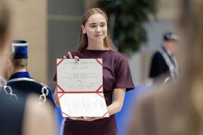 Nová kapitola sa začína. EUBA blahoželá svojim absolventkám a absolventom