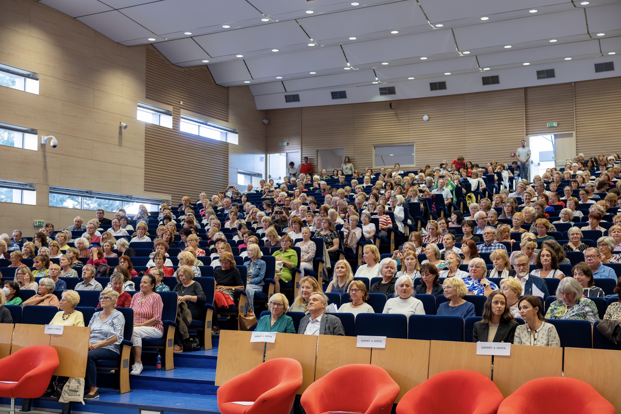 Ekonomická univerzita v Bratislave získala významnú pozíciu v AIUTA, Univerzita tretieho veku otvorila nový akademický rok