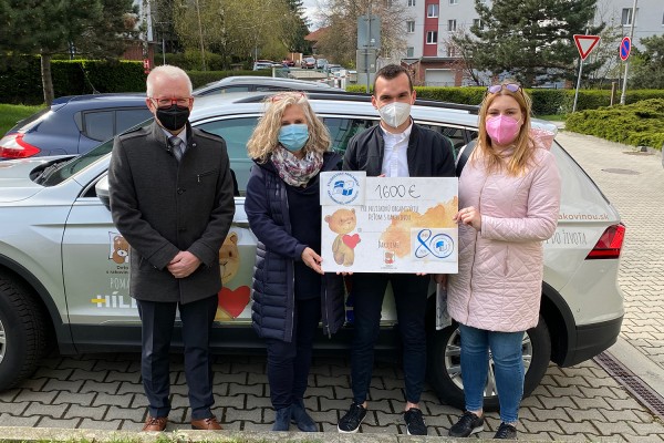 Študenti EUBA pomohli deťom s rakovinou