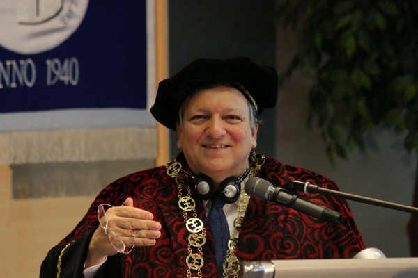 Ekonomická univerzita udelila čestný doktorát José Manuelovi Barrosovi