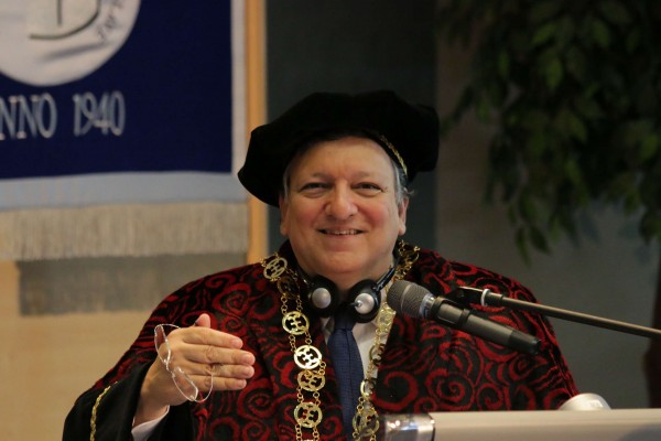 Ekonomická univerzita udelila čestný doktorát José Manuelovi Barrosovi