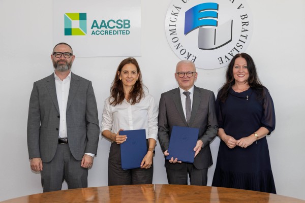 Memorandum o spolupráci so spoločnosťou Ernst & Young