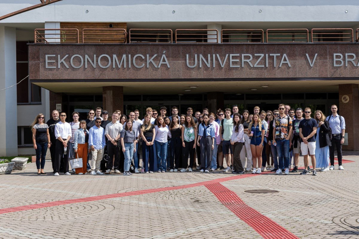 Visit of students from the Budapest University of Economics and Business at EUBA