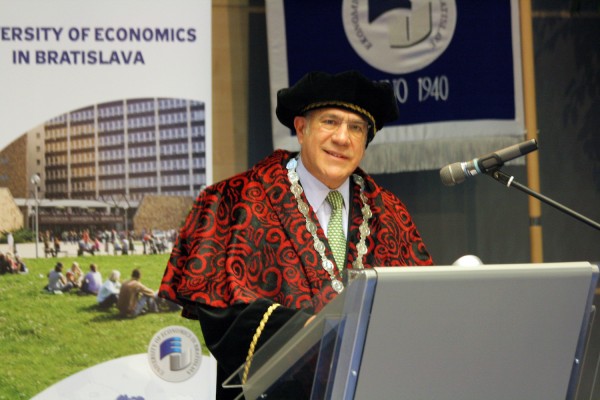 Ekonomická univerzita udelila čestný titul Dr. h. c. Ángelovi Gurríovi, generálnemu tajomníkovi OECD