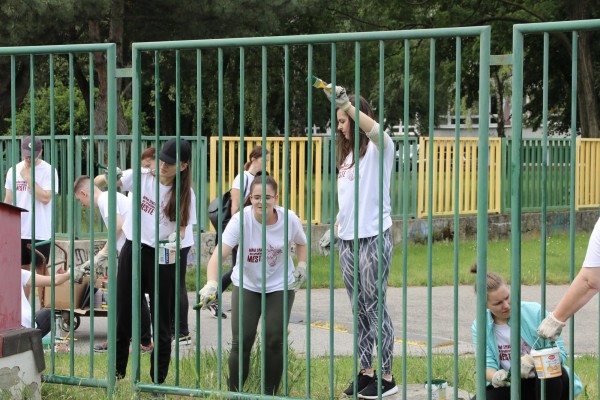 Udržateľná EUBA sa pridala k firmám na NM´22, ktoré aj tento rok pomáhali skrášľovať svoje mesto